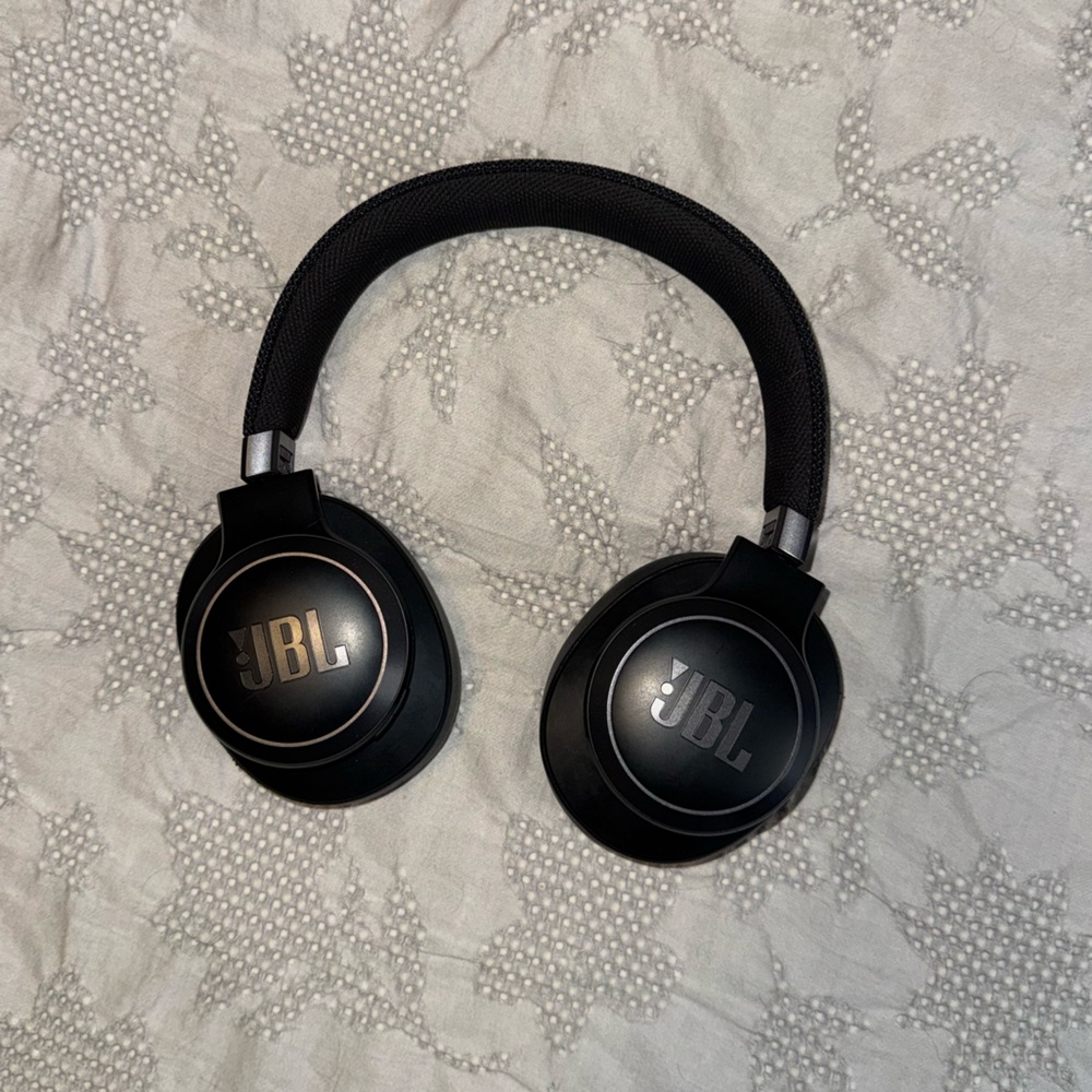 JBL Black 770NC Over-Ear Headphones Active Noise Cancelling Wireless Bluetooth